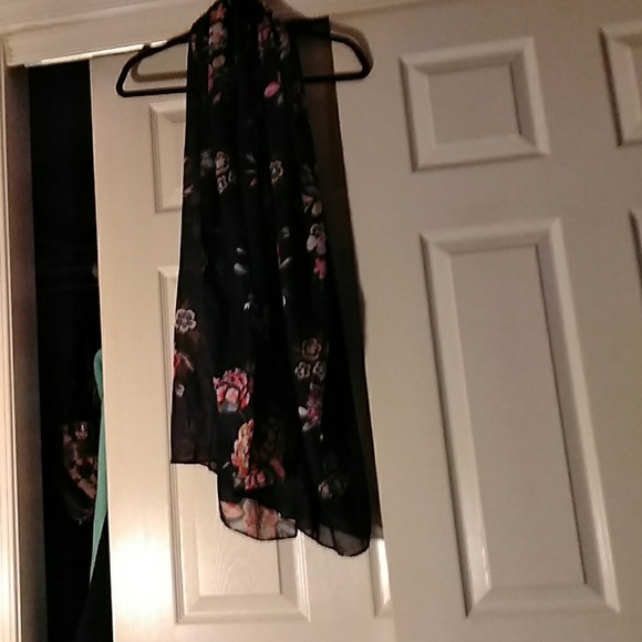 Scarf - Picture 1 of 2